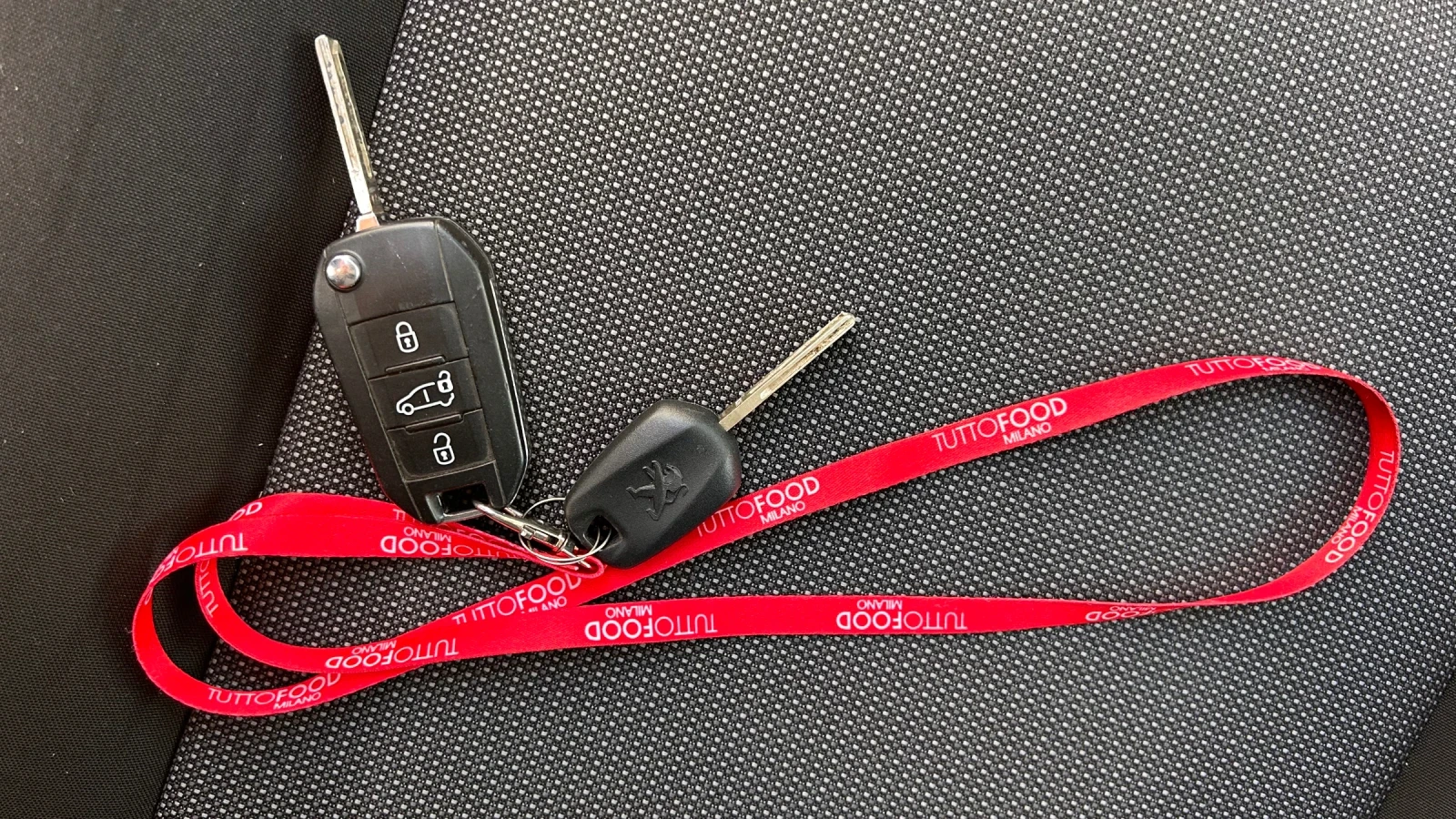 Peugeot Partner 1.6 HDI , снимка 14 - Автомобили и джипове - 56002049