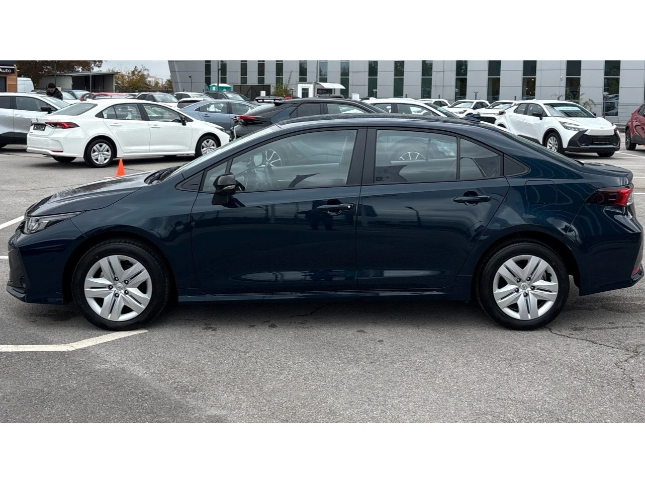 Toyota Corolla SEDAN 1.5 6MT 123�.�, ������� ������ �� 108   | Mobile.bg � ����������� 3