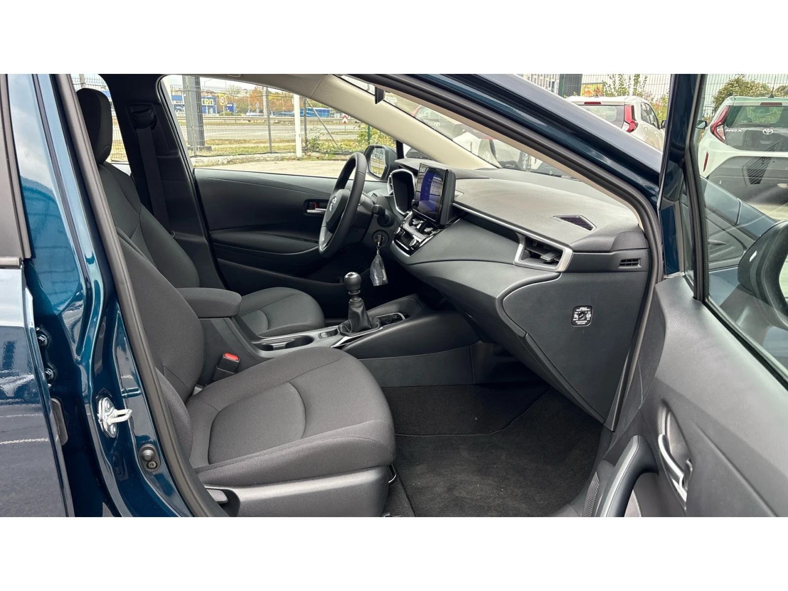 Toyota Corolla SEDAN 1.5 6MT 123�.�, ������� ������ �� 108   | Mobile.bg � ����������� 7