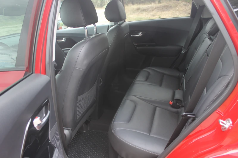 Kia Niro 140000 км. ИТАЛИЯ, НОВ ВНОС, EVRO 6D, снимка 8 - Автомобили и джипове - 51848707