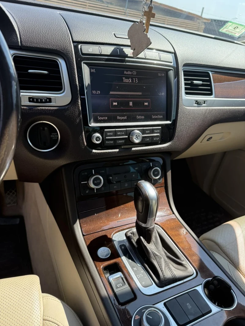 VW Touareg, снимка 8 - Автомобили и джипове - 53511334