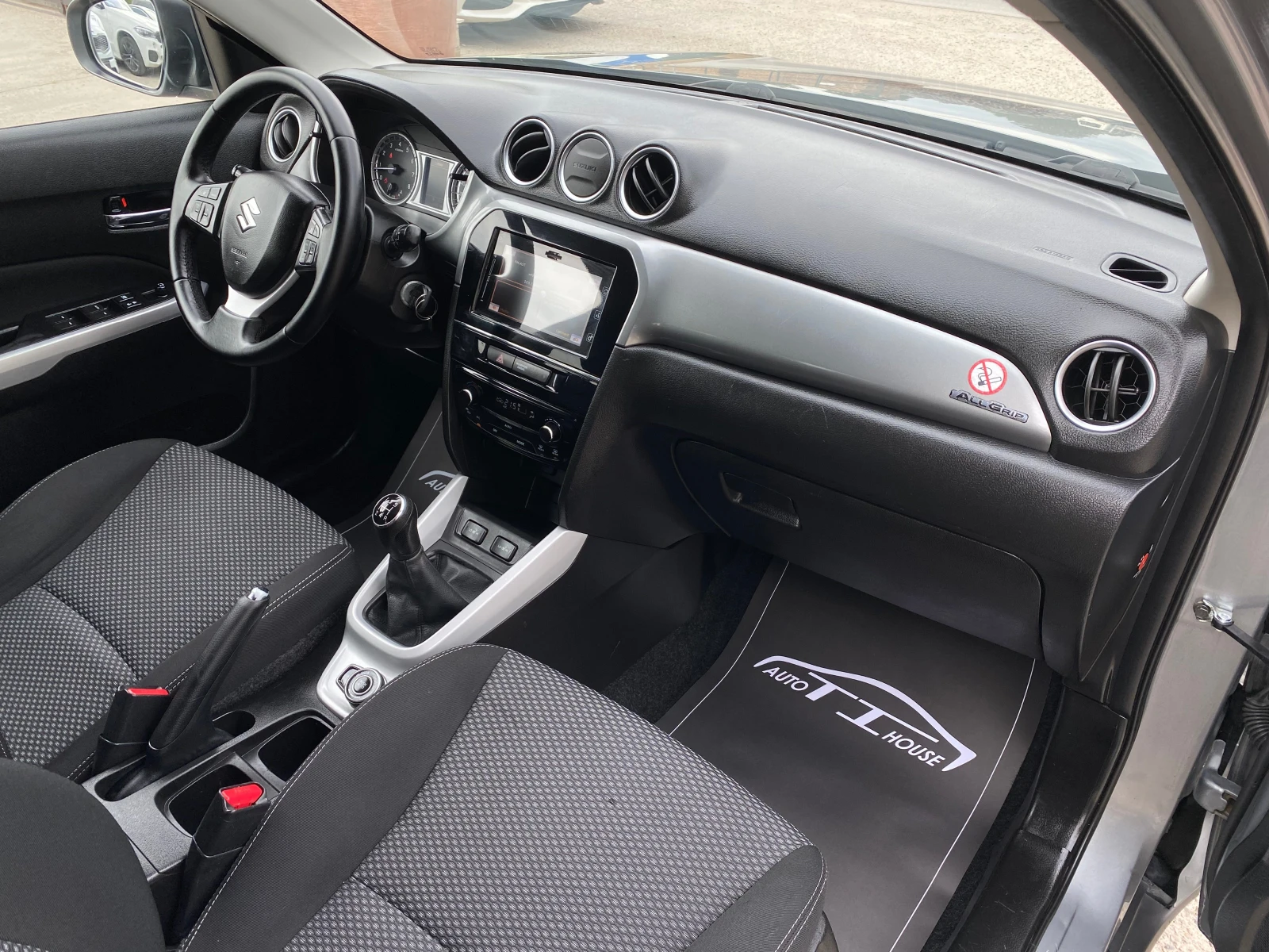 Suzuki Vitara AllGrip* Distronic* Camera*  - изображение 10