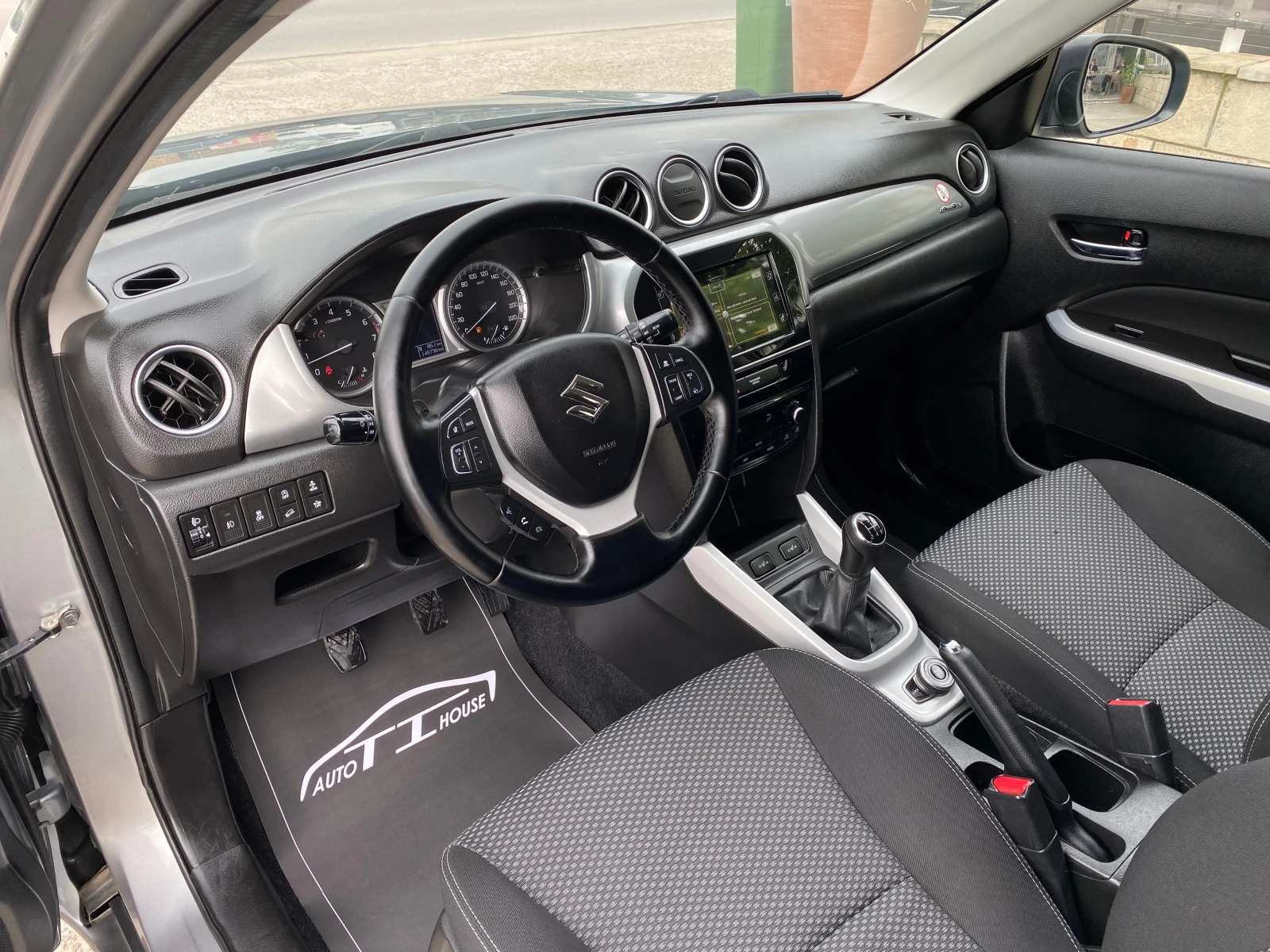 Suzuki Vitara AllGrip* Distronic* Camera*  - изображение 8