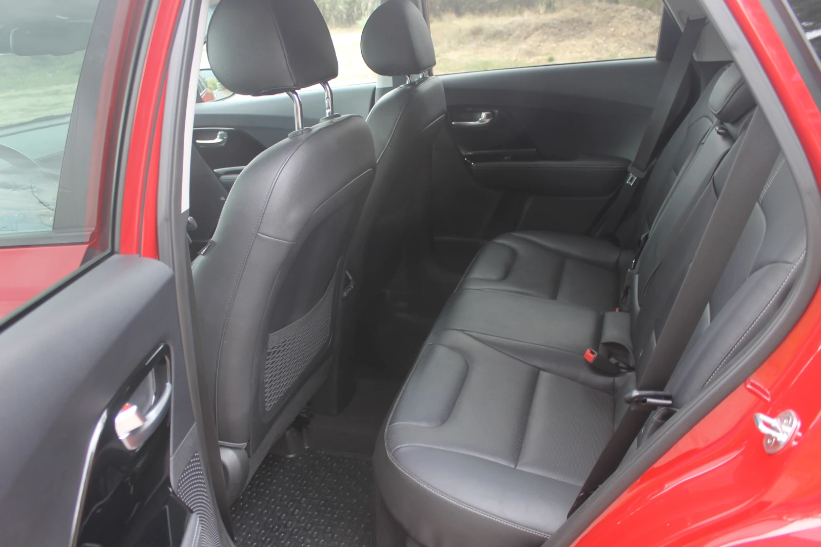 Kia Niro 140000 км. ИТАЛИЯ, НОВ ВНОС, EVRO 6D - изображение 8