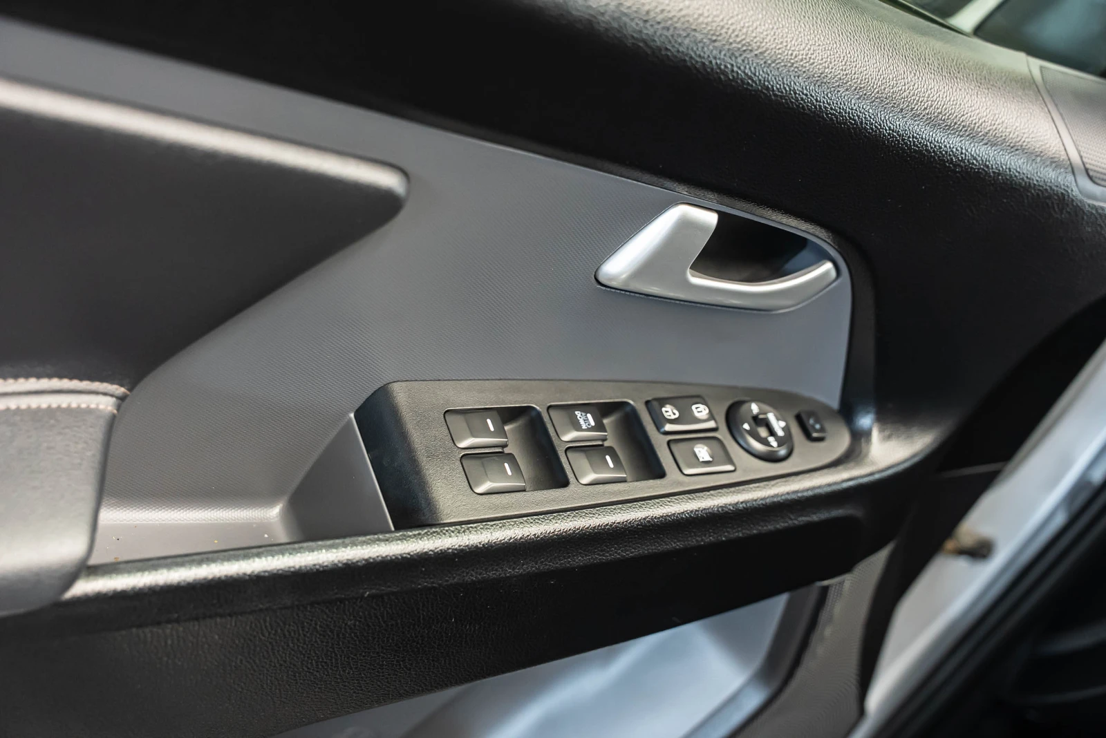 Kia Sportage, снимка 8 - Автомобили и джипове - 54287178