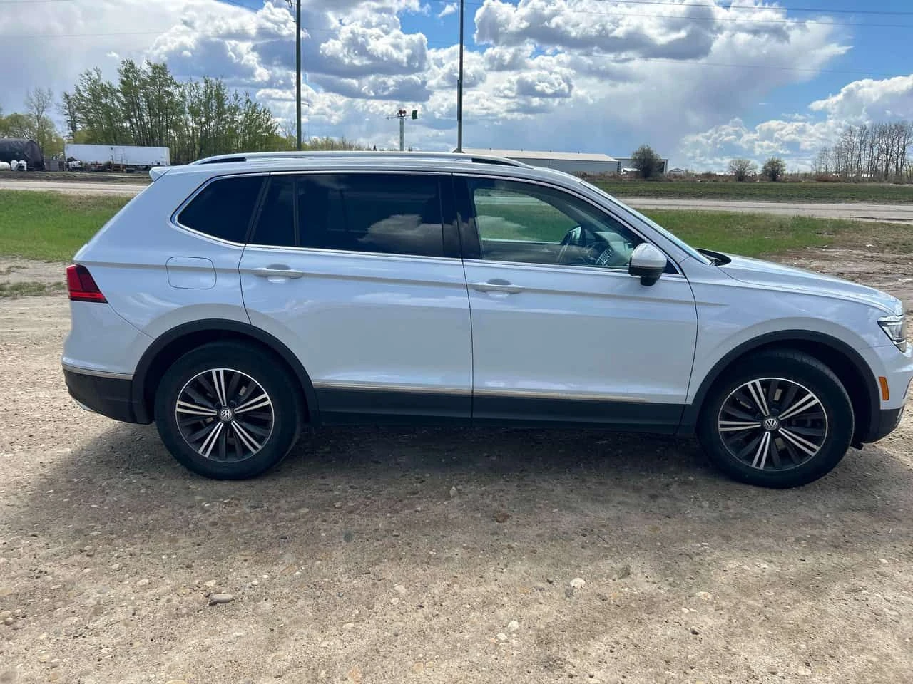 VW Tiguan Highline /ПАНО/КЛИП/ПОДГРЕВ/CARFAX/ФИНАНСИРАНЕ, снимка 4 - Автомобили и джипове - 54790688