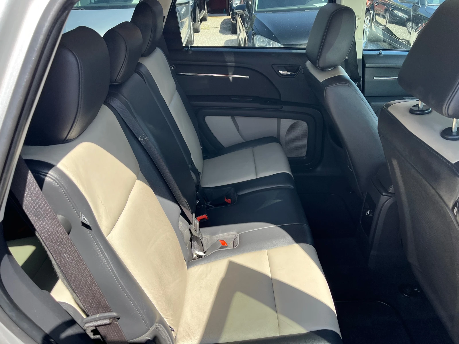 Dodge Journey 2.0TDI 7 места, снимка 9 - Автомобили и джипове - 55422782