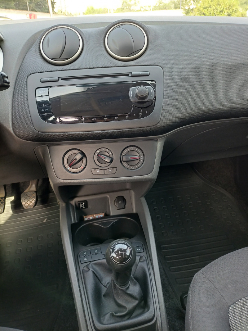 Seat Ibiza 1.4, снимка 6 - Автомобили и джипове - 46310312