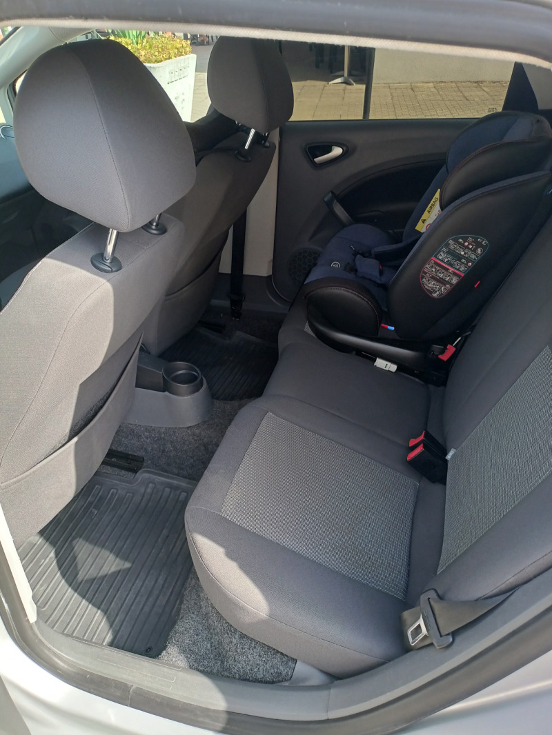 Seat Ibiza 1.4, снимка 11 - Автомобили и джипове - 46310312