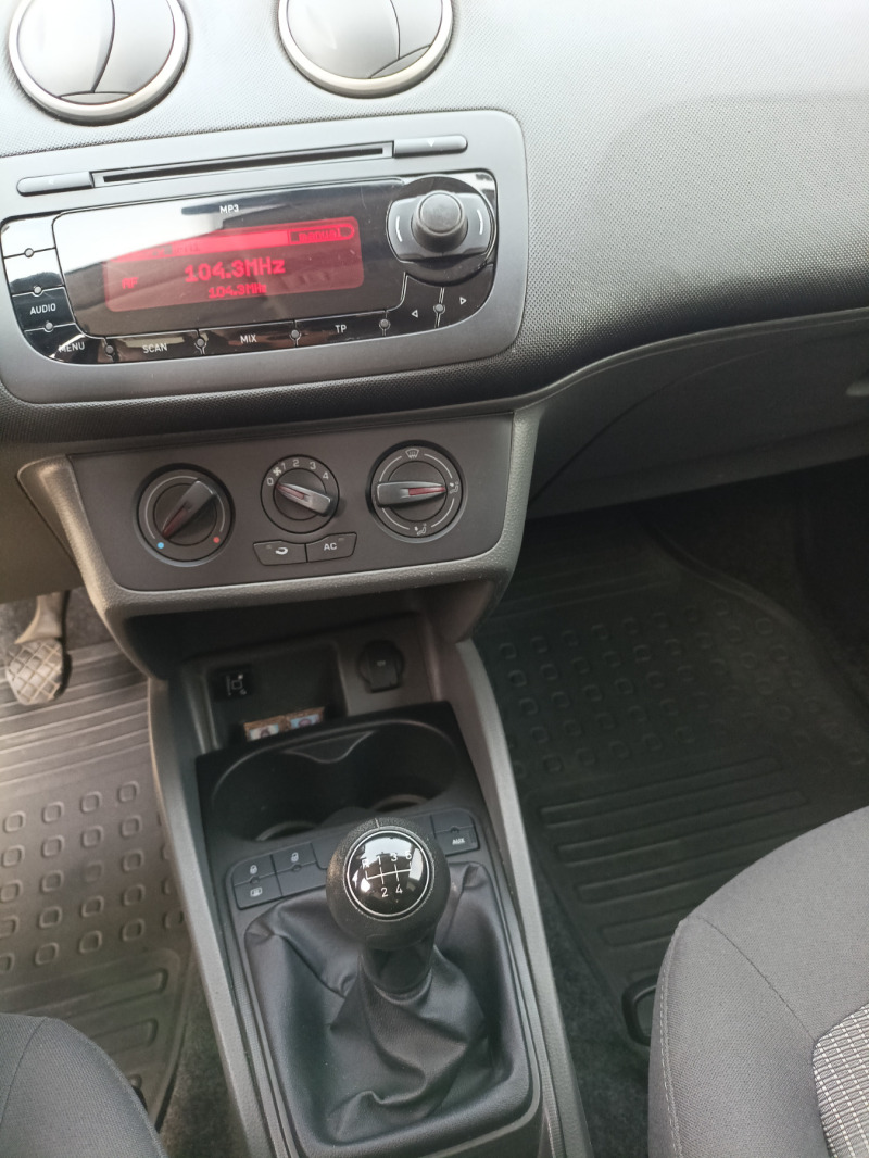 Seat Ibiza 1.4, снимка 10 - Автомобили и джипове - 46310312