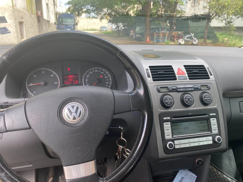 VW Touran 1.9 TDI, снимка 5 - Автомобили и джипове - 47470636