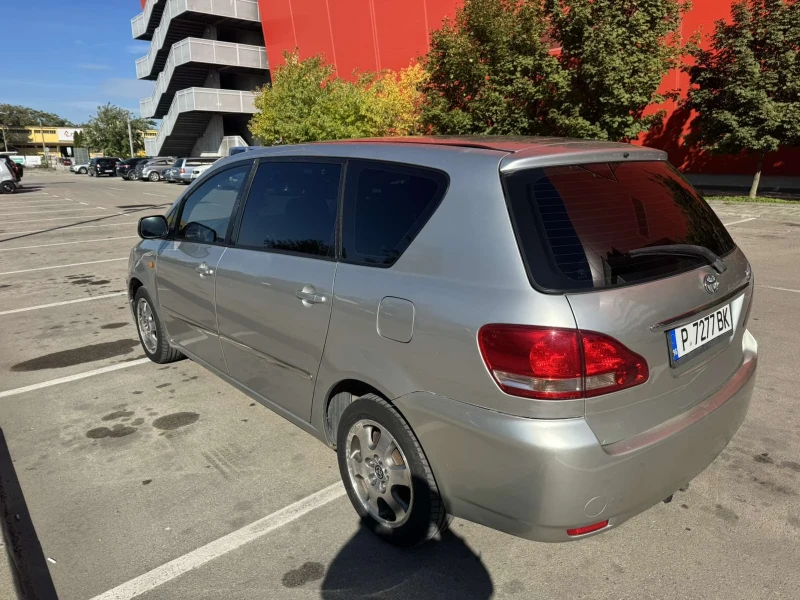 Toyota Avensis verso, снимка 4 - Автомобили и джипове - 47622967