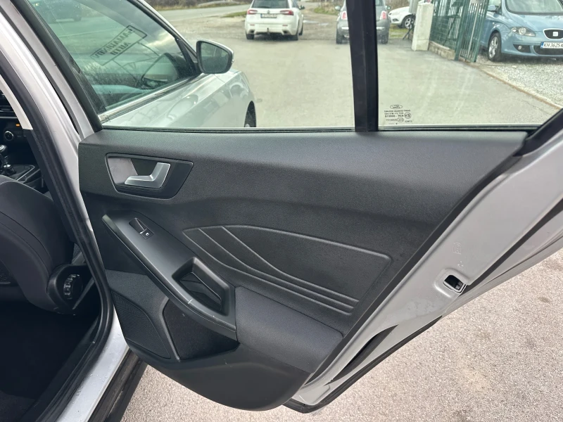 Ford Focus 1.5 Titanium, снимка 7 - Автомобили и джипове - 49212908