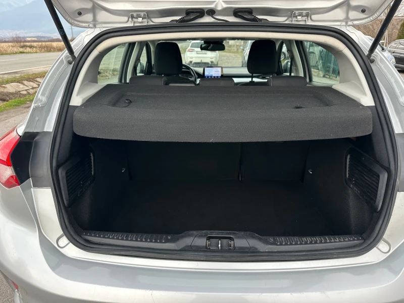 Ford Focus 1.5 Titanium, снимка 8 - Автомобили и джипове - 49212908