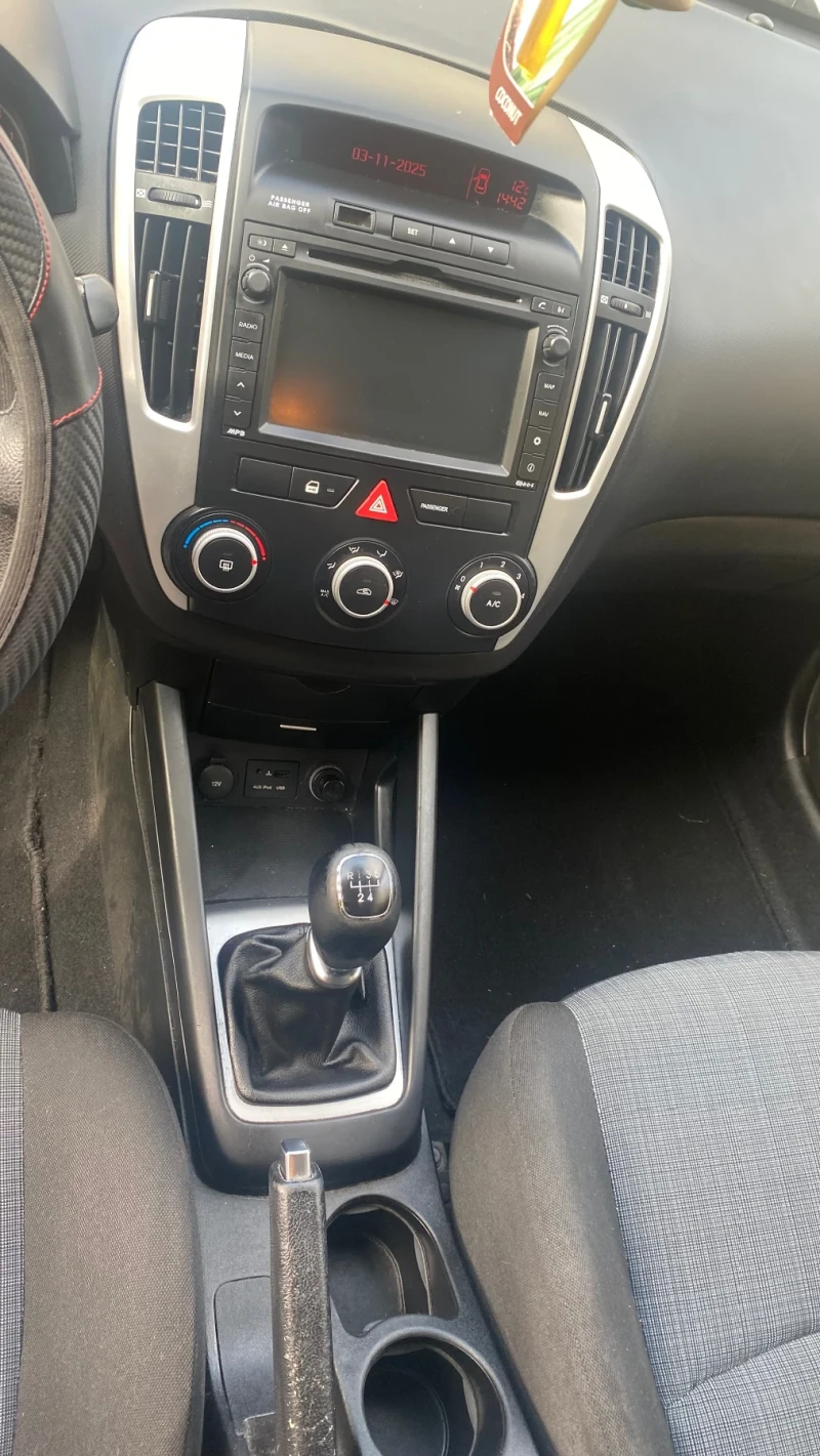 Kia Ceed комби, снимка 6 - Автомобили и джипове - 52512726