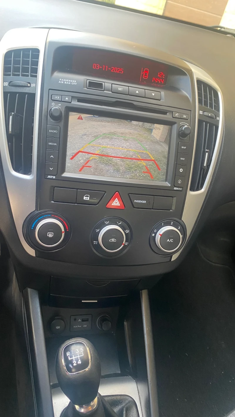 Kia Ceed комби, снимка 8 - Автомобили и джипове - 52512726