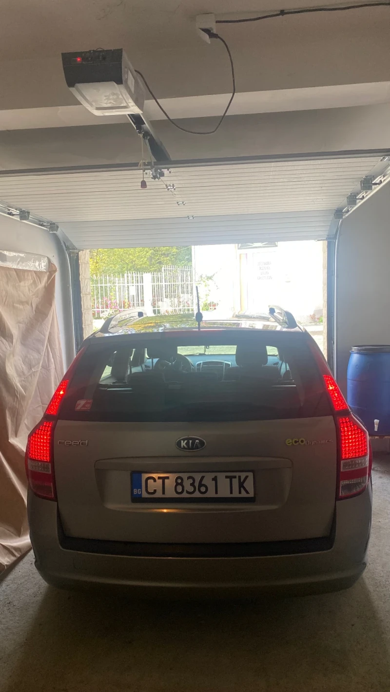 Kia Ceed комби, снимка 2 - Автомобили и джипове - 52512726