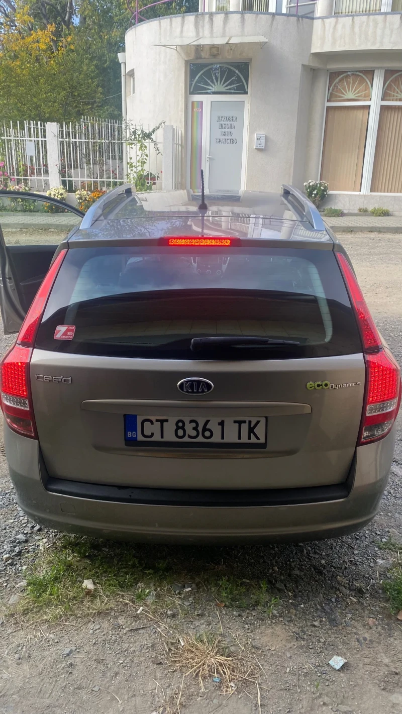Kia Ceed комби, снимка 11 - Автомобили и джипове - 52512726