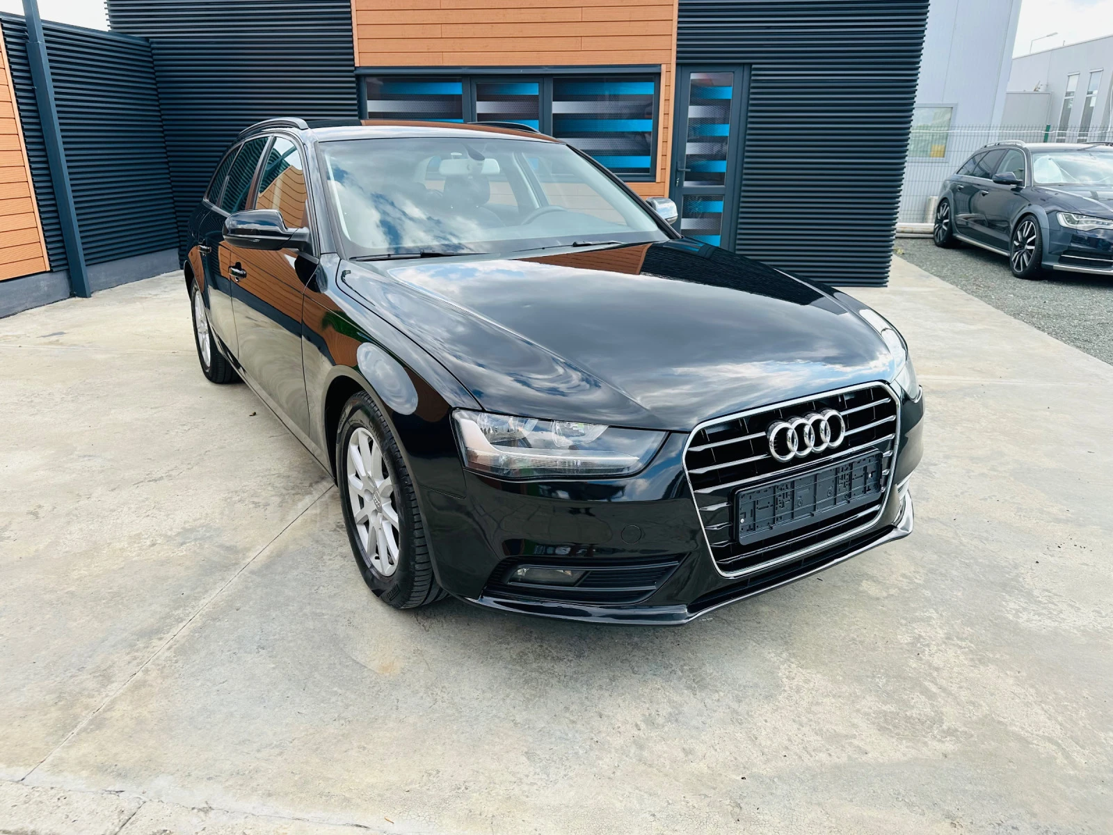 Audi A4 2.0 TDI//Navi - изображение 3