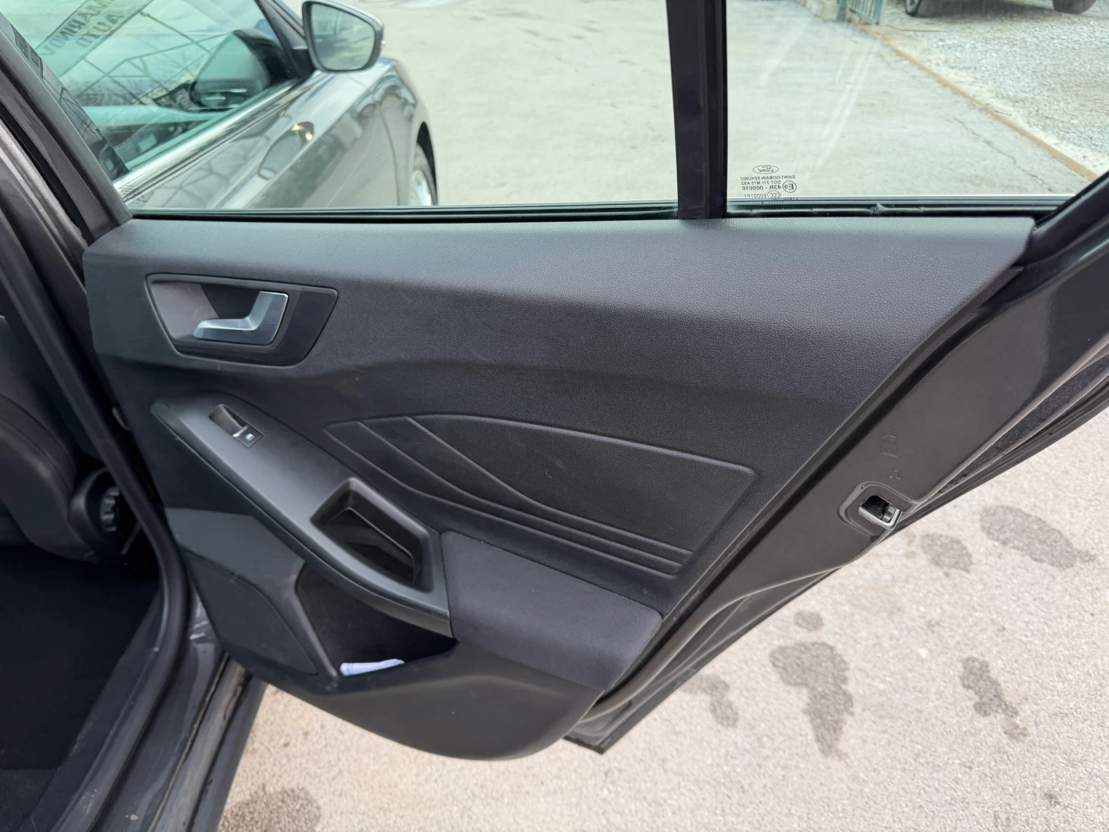 Ford Focus 1.5 Titanium - изображение 8