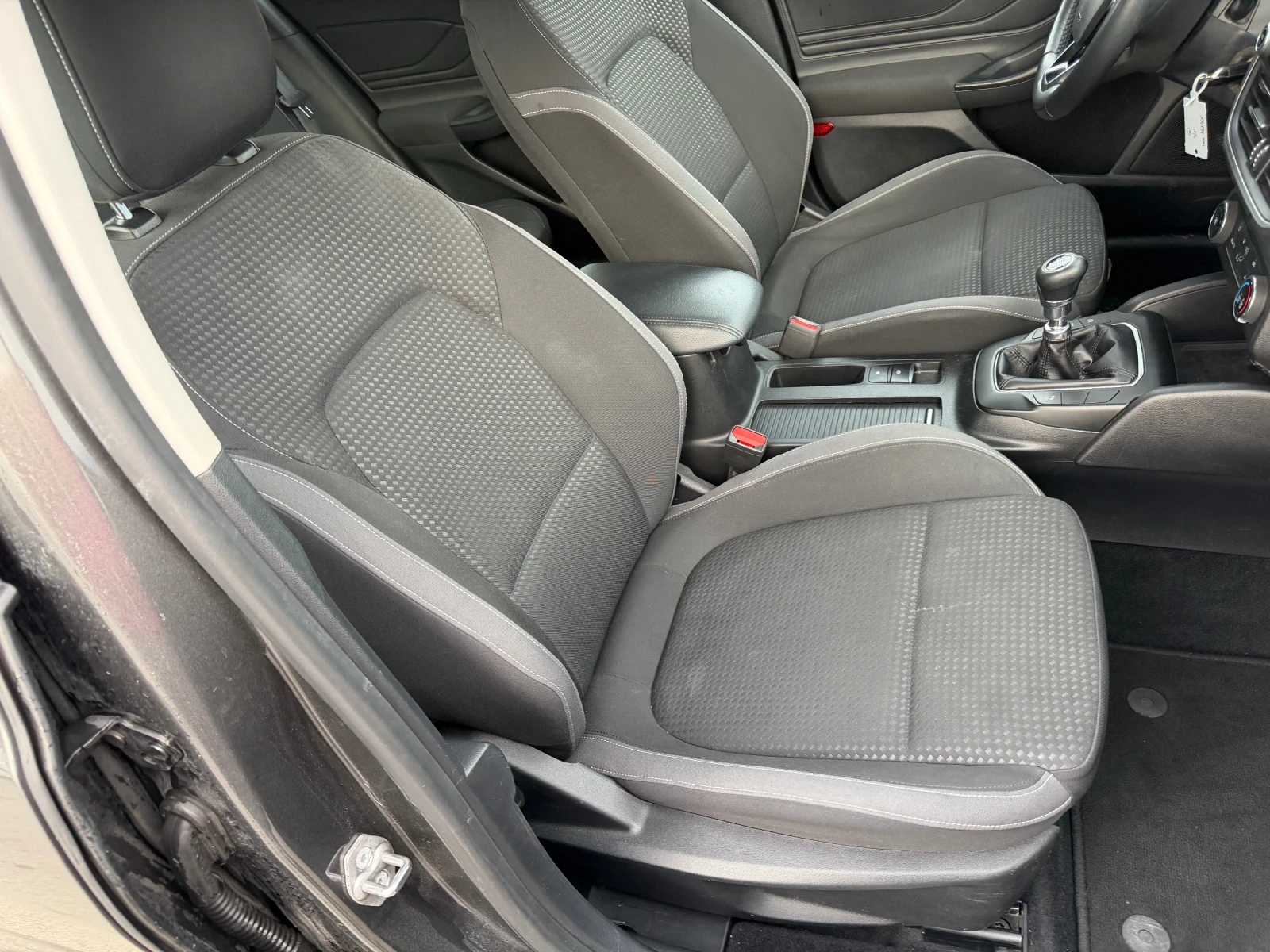 Ford Focus 1.5 Titanium - изображение 10