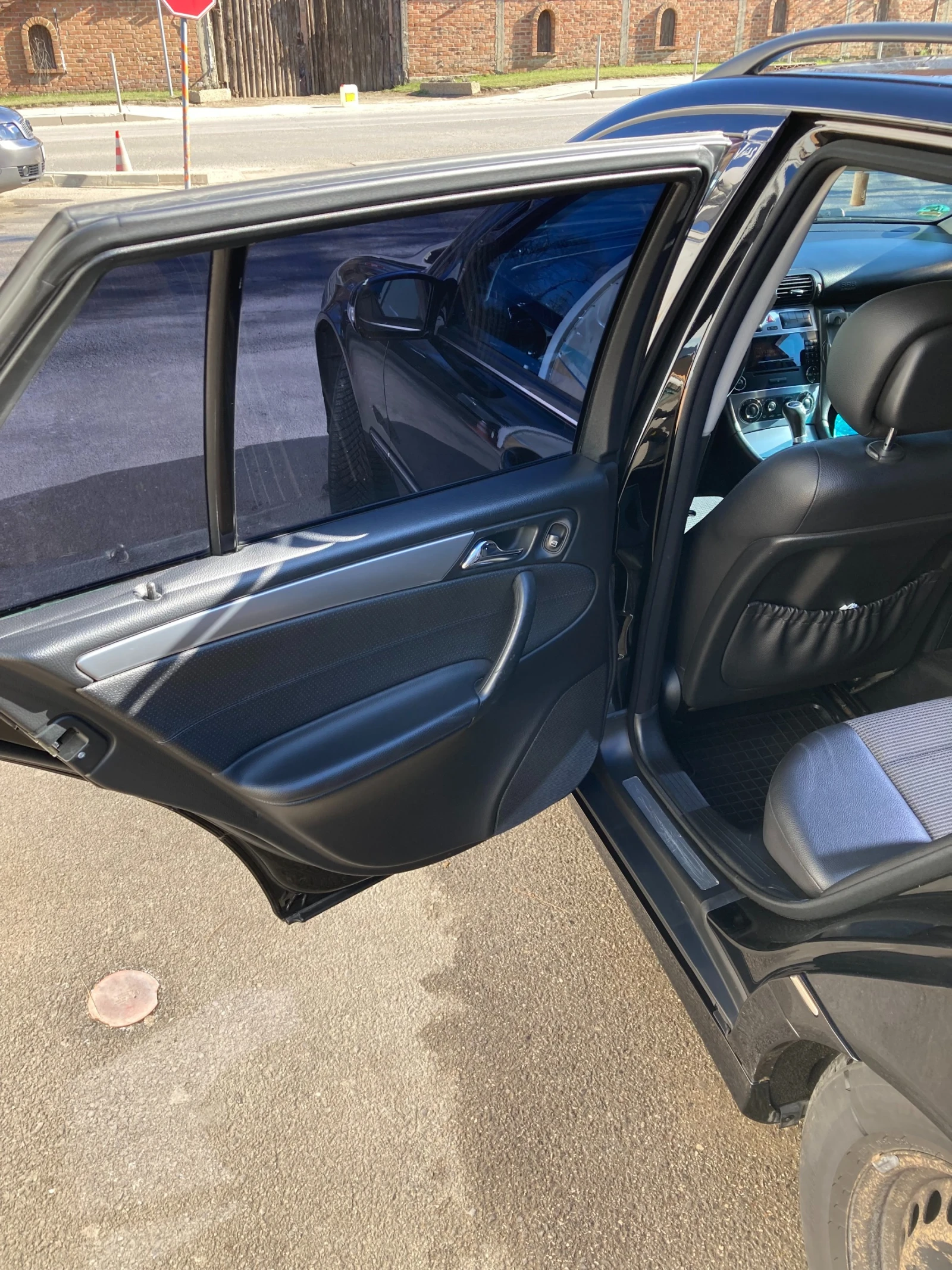 Mercedes-Benz C 180, снимка 13 - Автомобили и джипове - 53740947