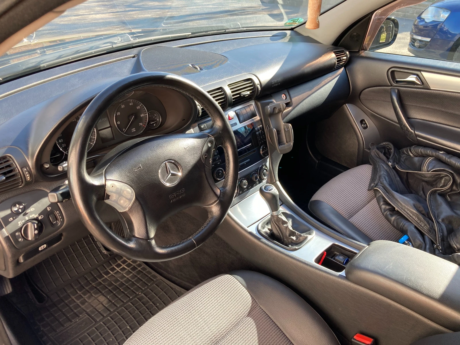 Mercedes-Benz C 180, снимка 5 - Автомобили и джипове - 53740947