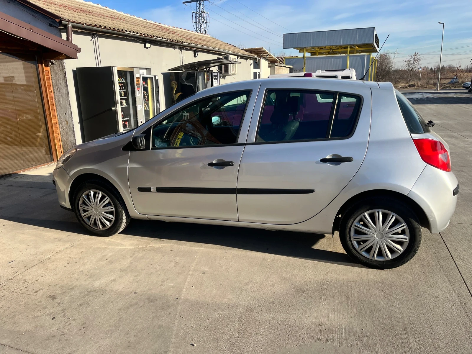 Renault Clio III, снимка 4 - Автомобили и джипове - 53828336