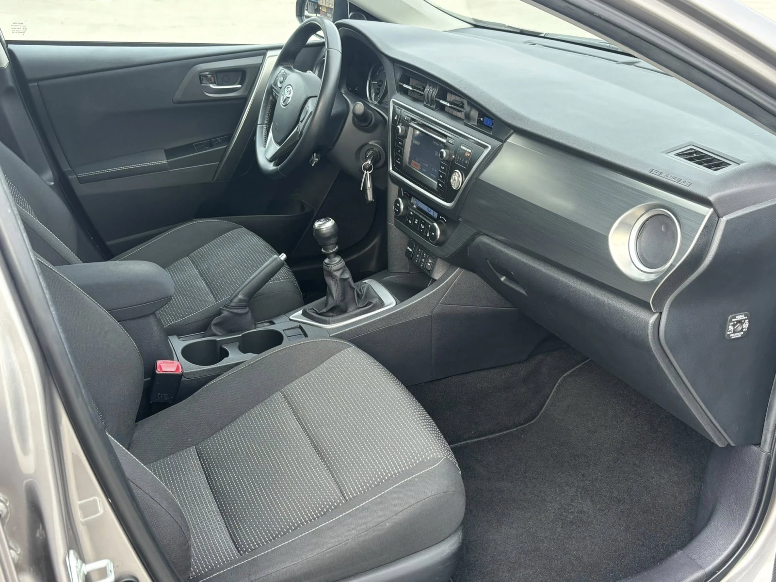 Toyota Auris 1.6 БЕНЗИН  EURO5, снимка 10 - Автомобили и джипове - 53926549
