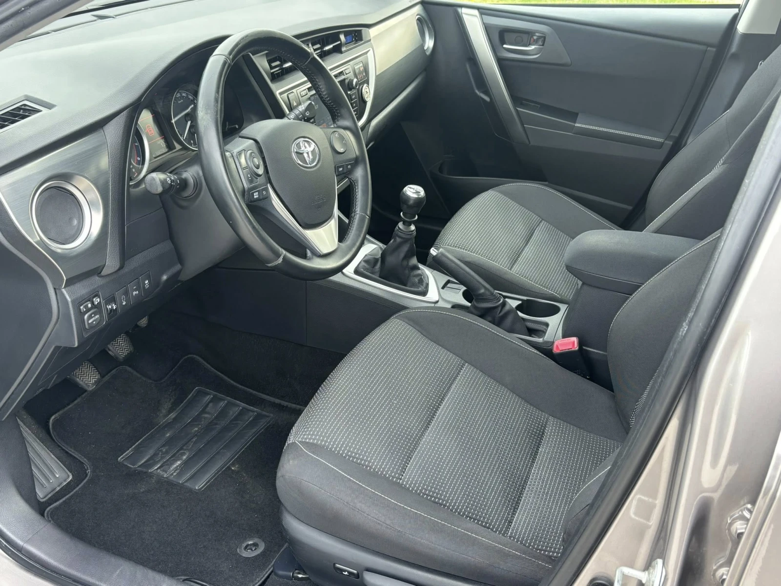 Toyota Auris 1.6 БЕНЗИН  EURO5, снимка 11 - Автомобили и джипове - 53926549