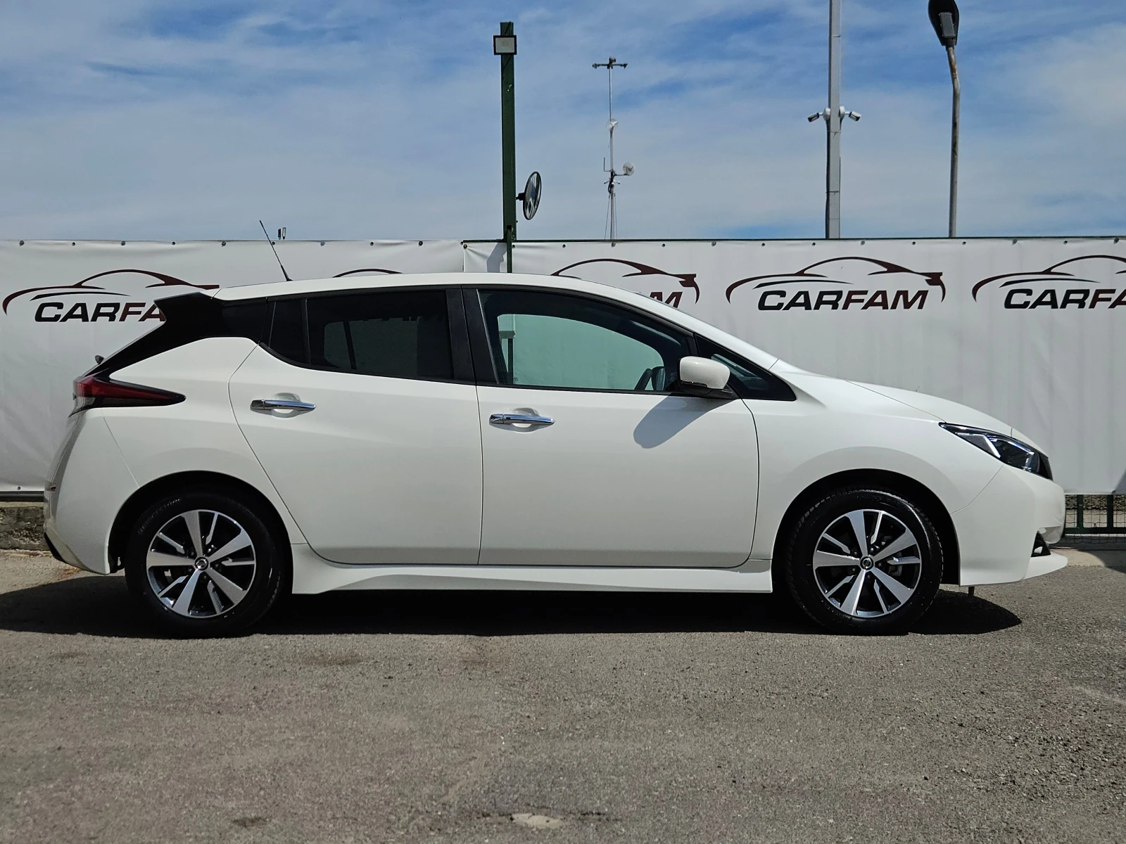 Nissan Leaf  TEKNA/SOH 100%/16500км/KEYLESS/DISTRONIC/CARPLAY, снимка 2 - Автомобили и джипове - 54604560