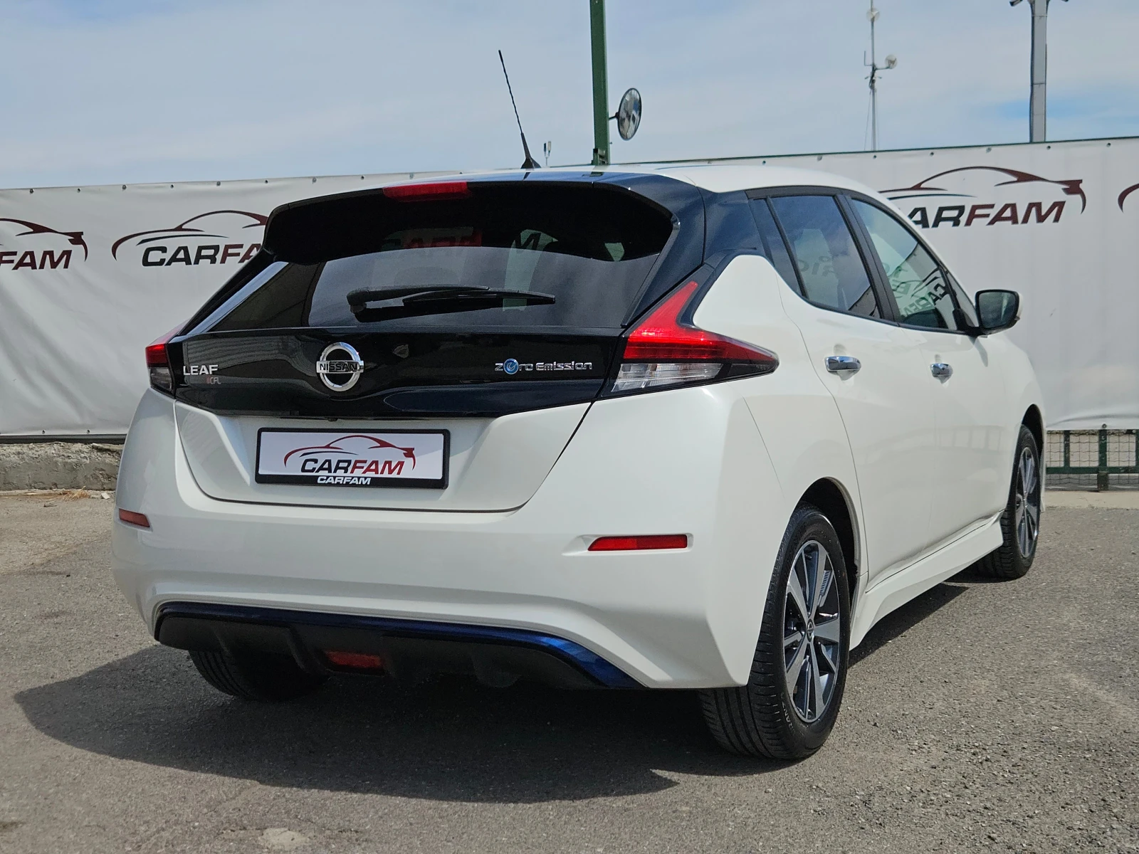 Nissan Leaf  TEKNA/SOH 100%/16500км/KEYLESS/DISTRONIC/CARPLAY, снимка 3 - Автомобили и джипове - 54604560