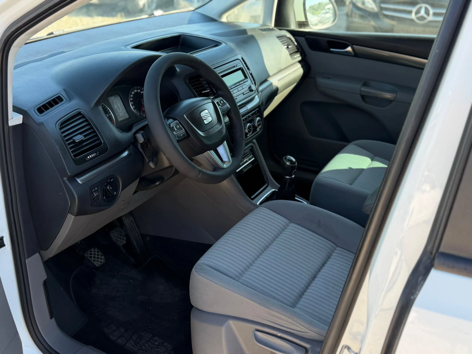 Seat Alhambra 2.0 дизел, снимка 10 - Автомобили и джипове - 54707688