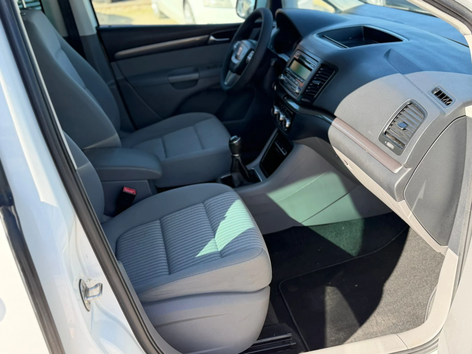 Seat Alhambra 2.0 дизел, снимка 12 - Автомобили и джипове - 54707688
