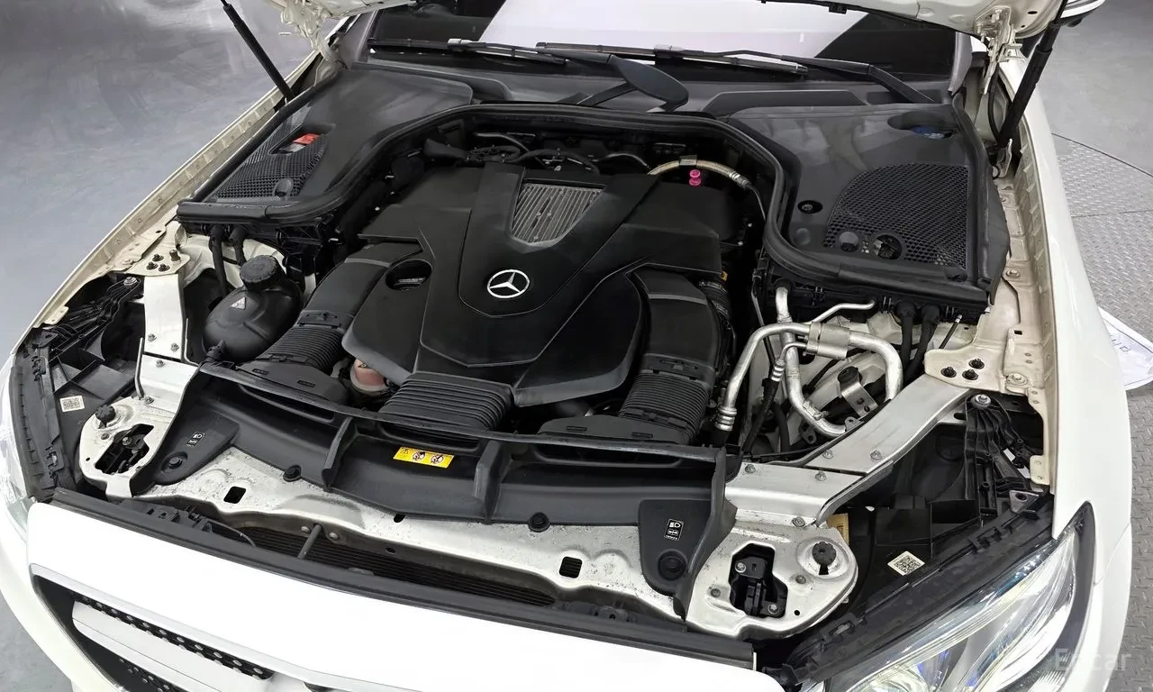 Mercedes-Benz E 400 4MATIC , снимка 4 - Автомобили и джипове - 54765353