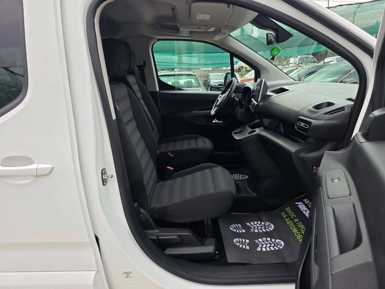 Opel Combo 1.5TDCI 130K.C. / 7 МЕСТА / НАВИ / КАР-ПЛЕЙ / , снимка 10 - Автомобили и джипове - 55215618