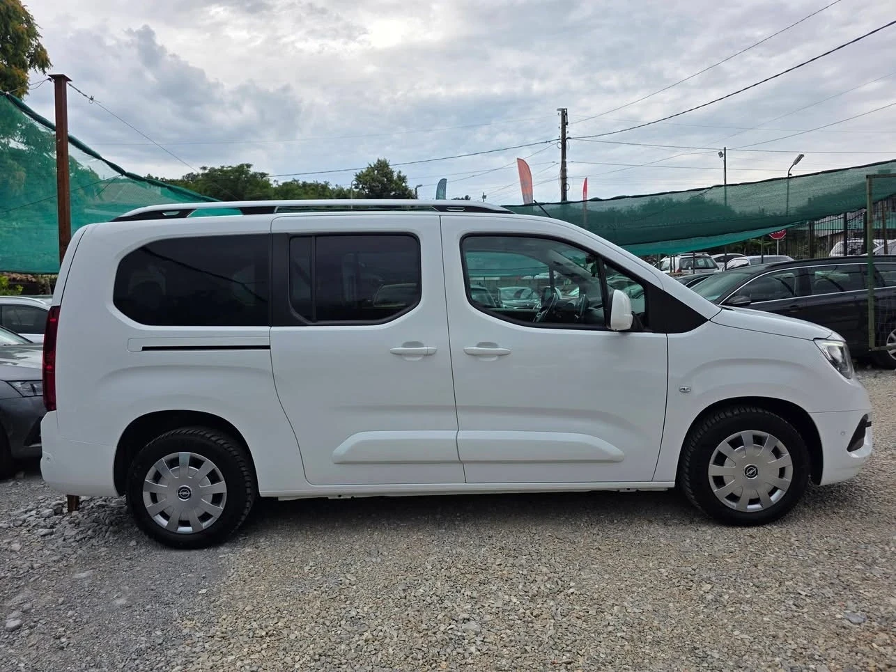Opel Combo 1.5TDCI 130K.C. / 7 МЕСТА / НАВИ / КАР-ПЛЕЙ / , снимка 6 - Автомобили и джипове - 55215618