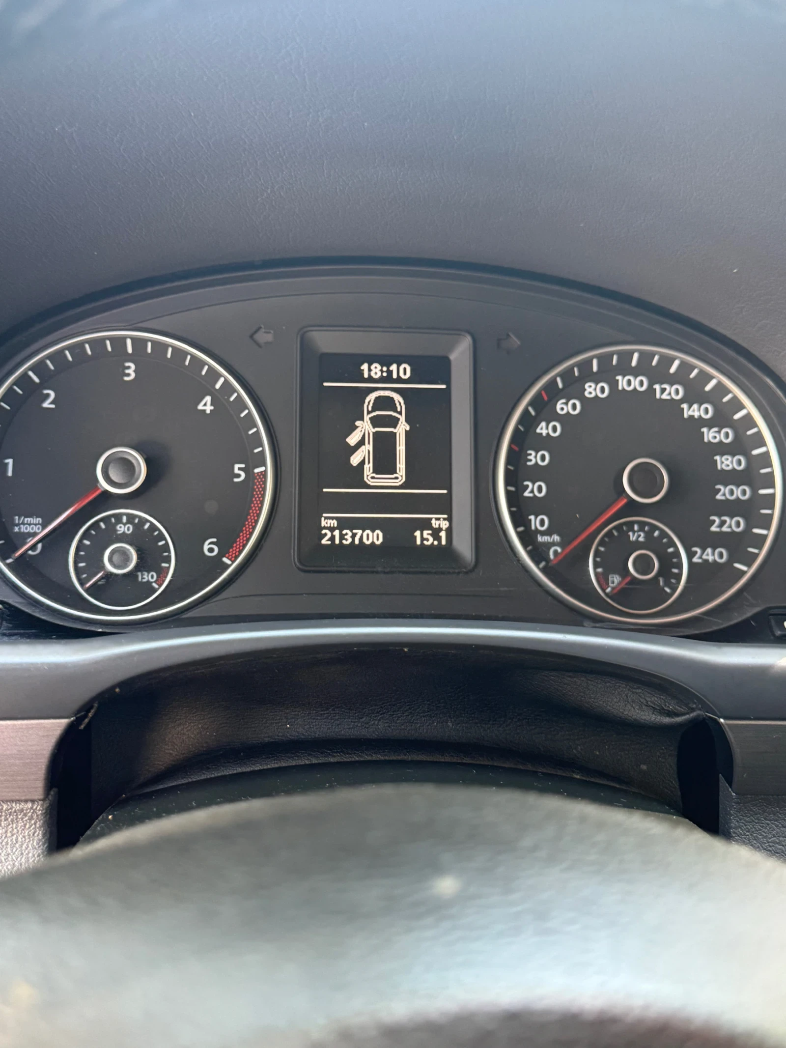 VW Touran, снимка 8 - Автомобили и джипове - 55685526