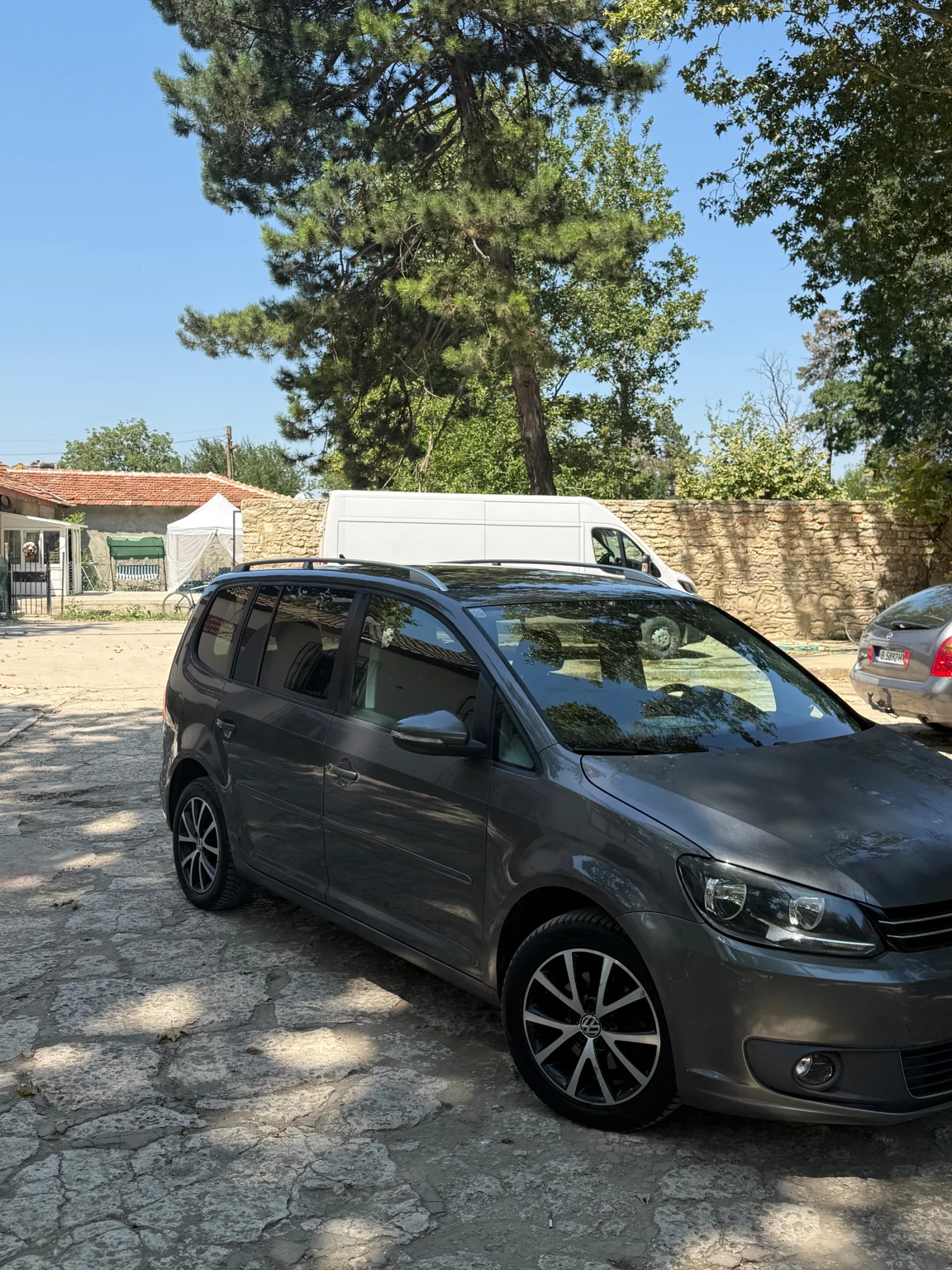 VW Touran, снимка 10 - Автомобили и джипове - 55685526