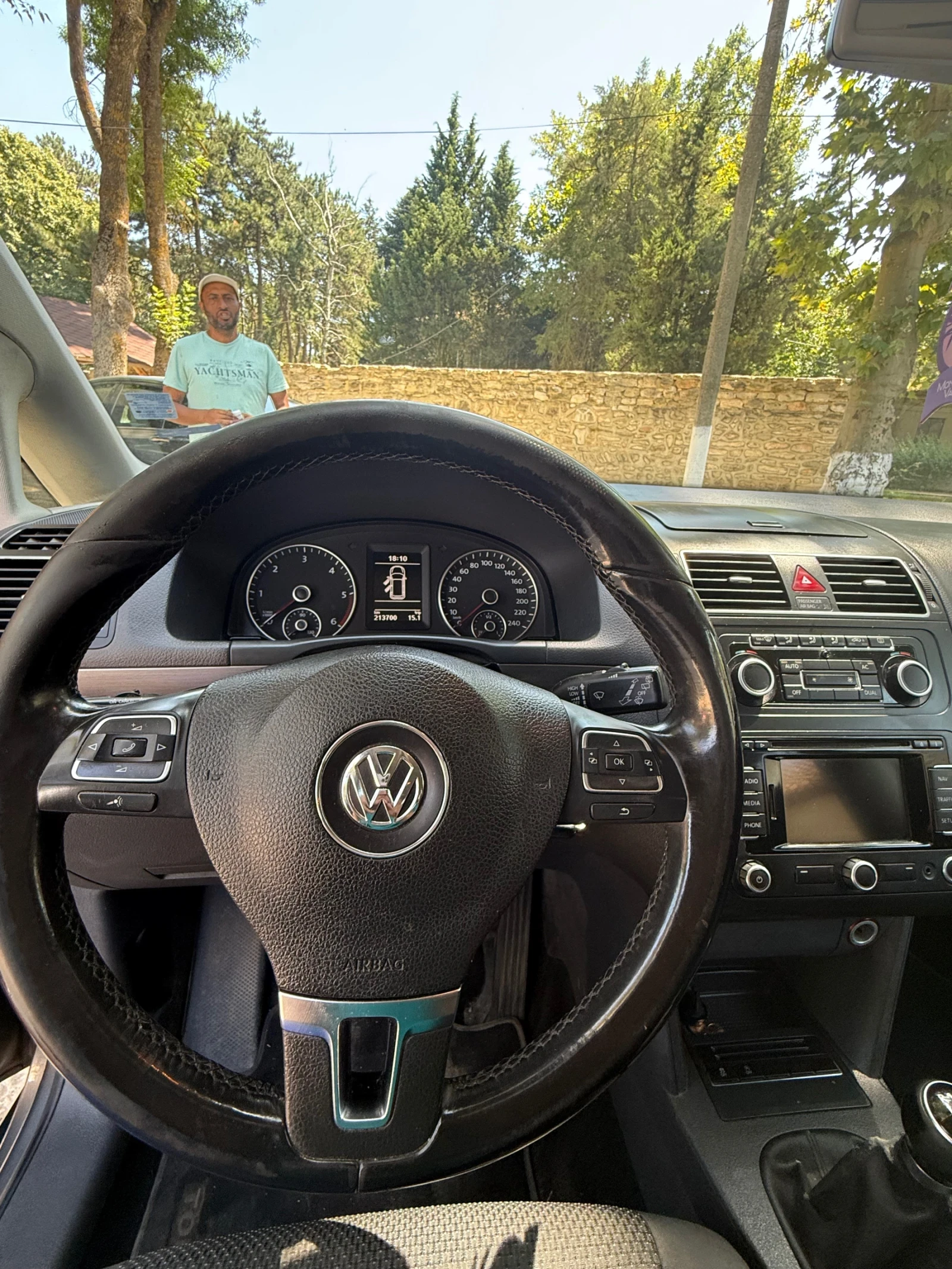 VW Touran, снимка 9 - Автомобили и джипове - 55685526
