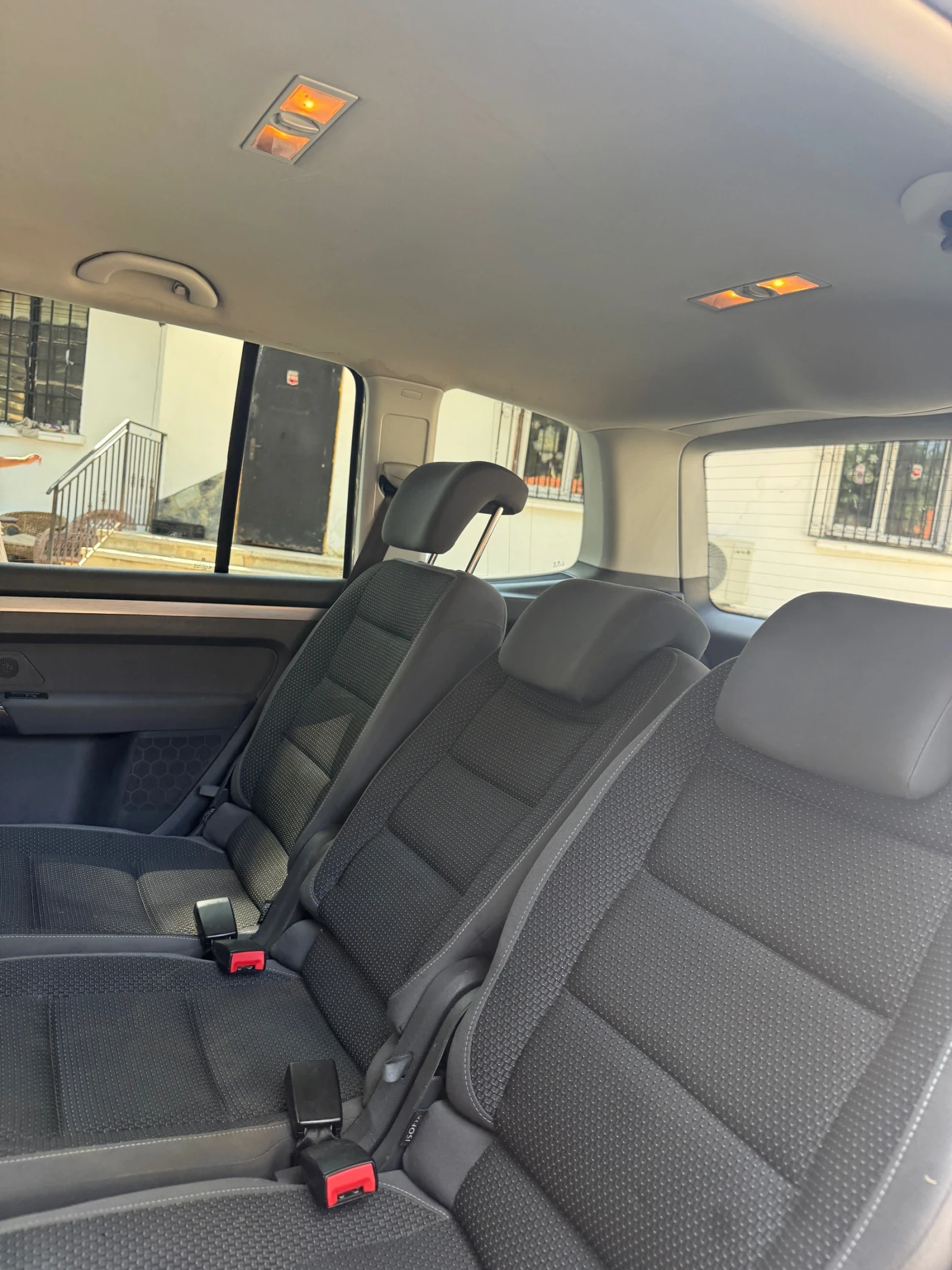 VW Touran, снимка 6 - Автомобили и джипове - 55685526