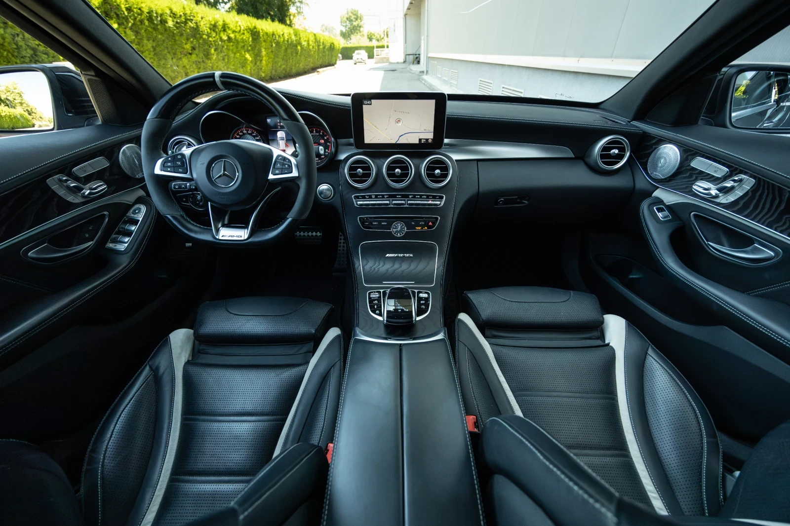 Mercedes-Benz C 63 AMG, снимка 9 - Автомобили и джипове - 55879611