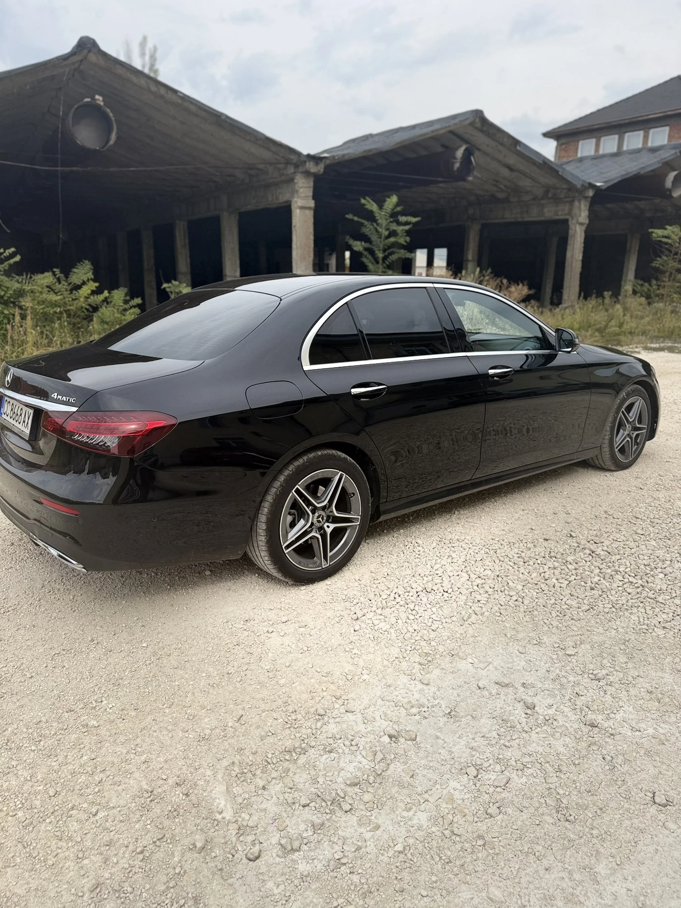 Mercedes-Benz E 220 4MATIC, снимка 5 - Автомобили и джипове - 56163448