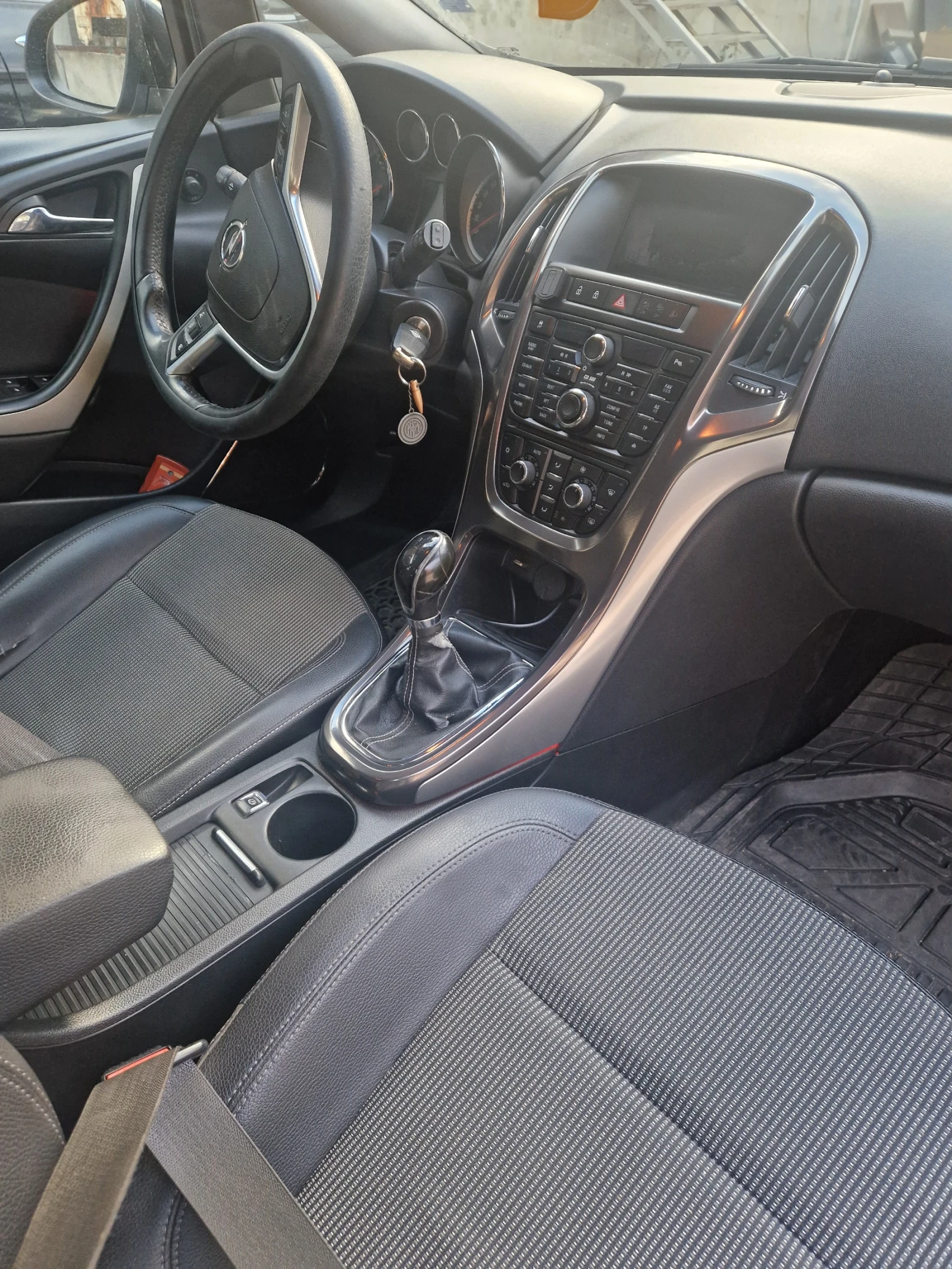 Opel Astra J, снимка 3 - Автомобили и джипове - 56176024