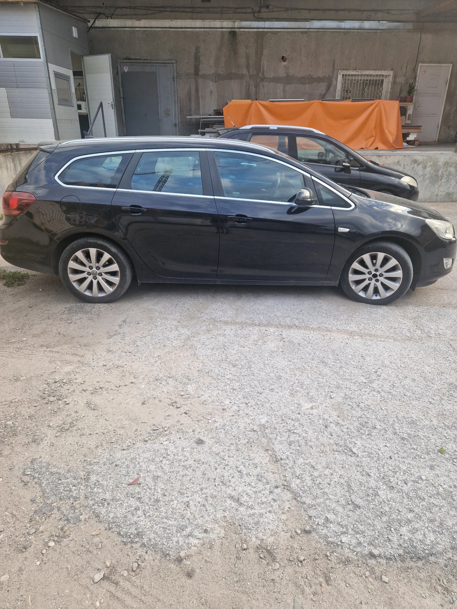 Opel Astra J, снимка 2 - Автомобили и джипове - 56176024