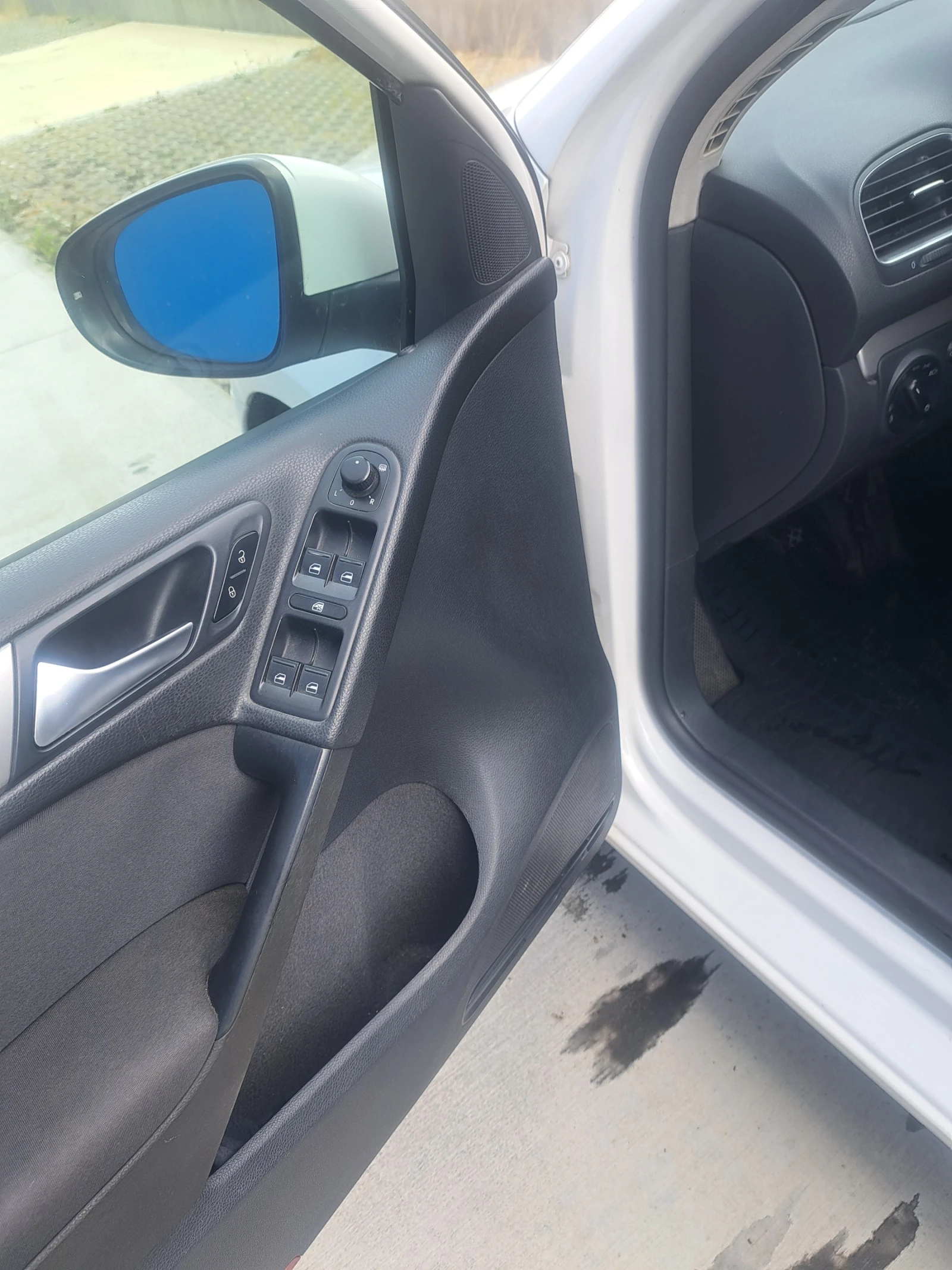 VW Golf 1.6 TDI 105hp / Euro5B, снимка 8 - Автомобили и джипове - 56223588