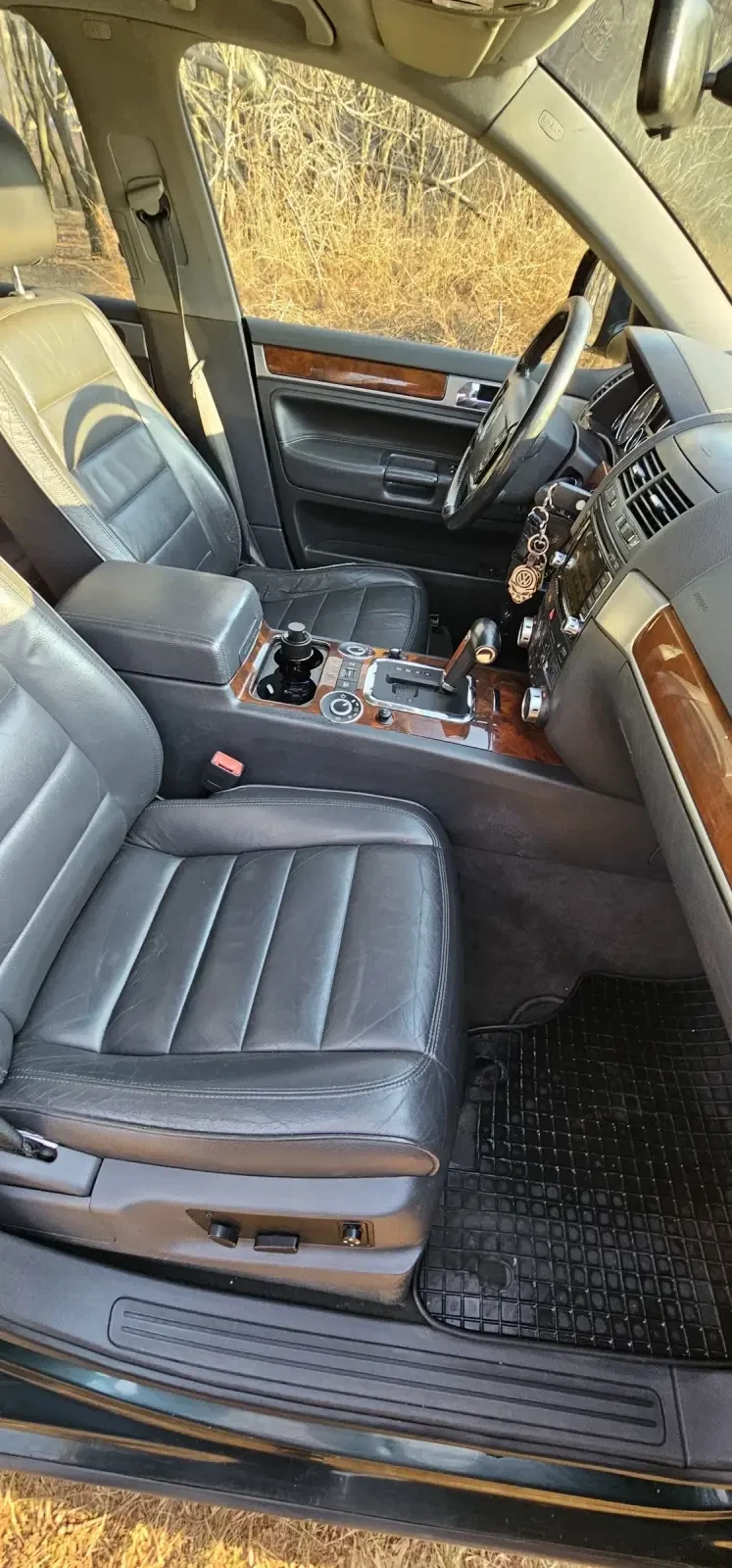 VW Touareg 3.2 Face 2007 LPG/Пружини/Регистриран, снимка 12 - Автомобили и джипове - 48869358