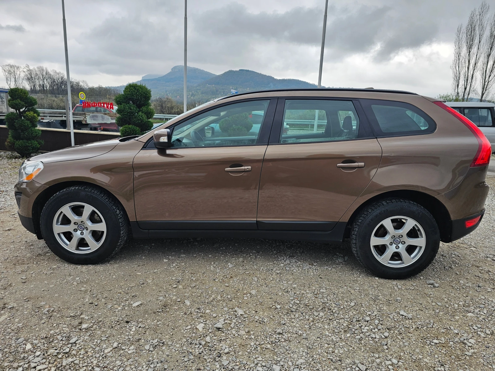 Volvo XC60 2.4 D5  AWD! ! КОЖА! ! КЛИМАТРОНИК - изображение 2