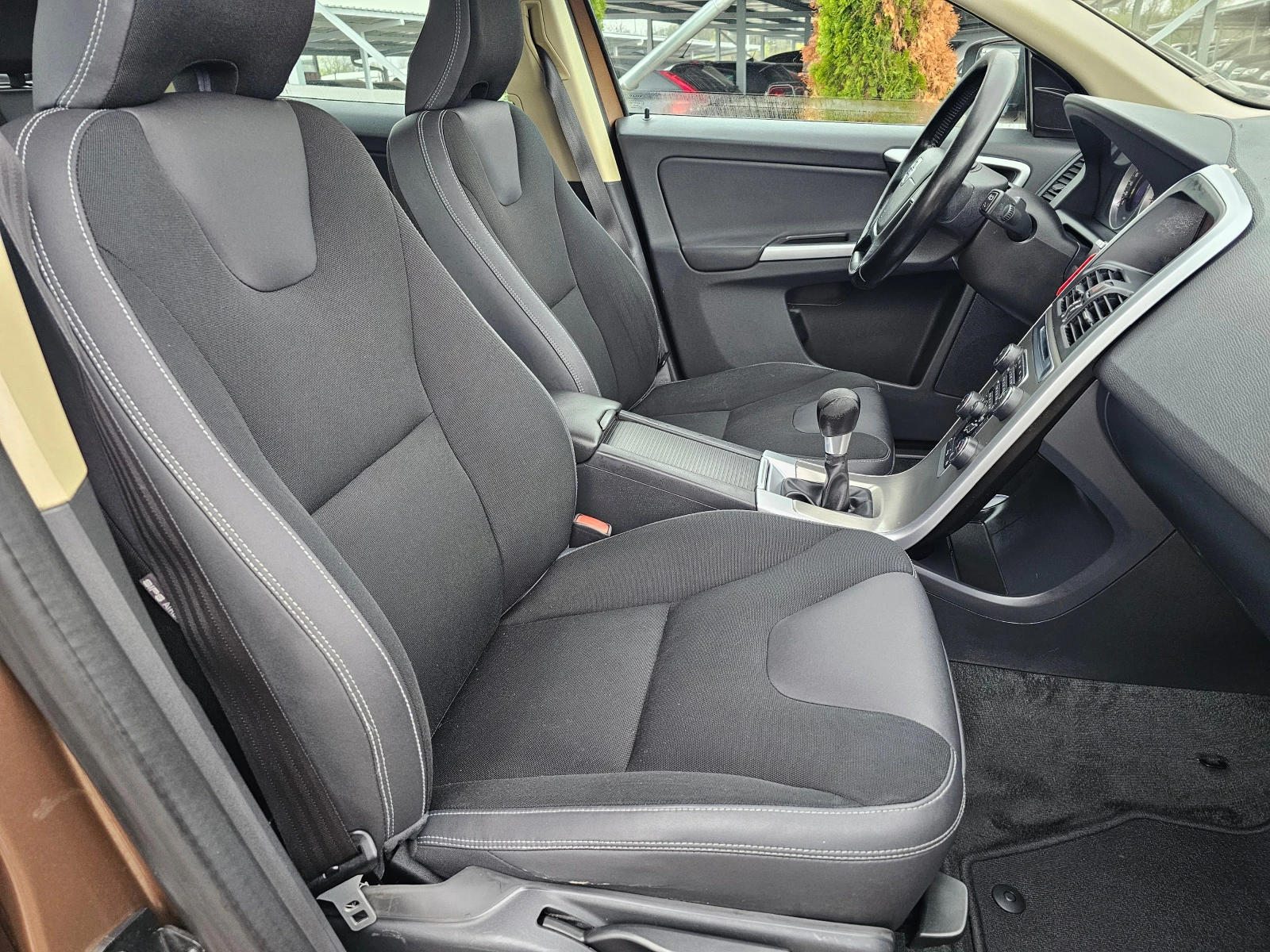 Volvo XC60 2.4 D5  AWD! ! КОЖА! ! КЛИМАТРОНИК - изображение 10