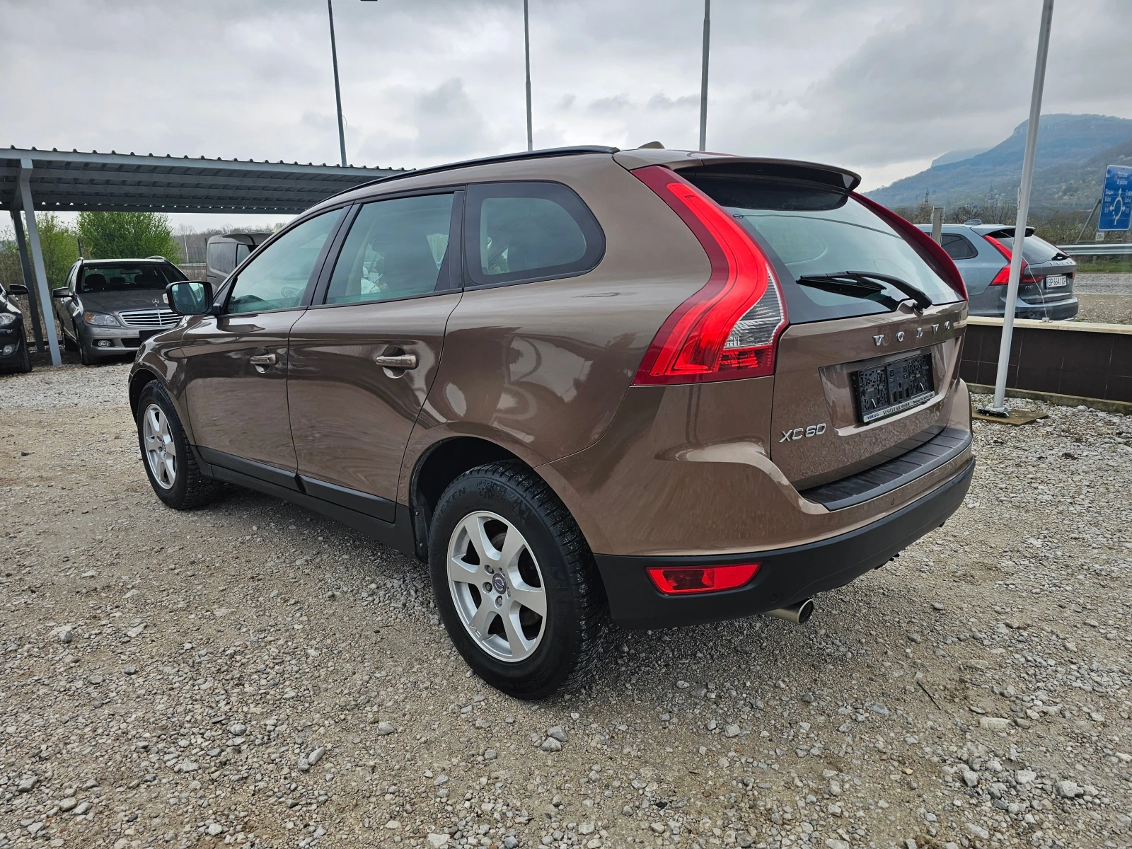Volvo XC60 2.4 D5  AWD! ! КОЖА! ! КЛИМАТРОНИК - изображение 3